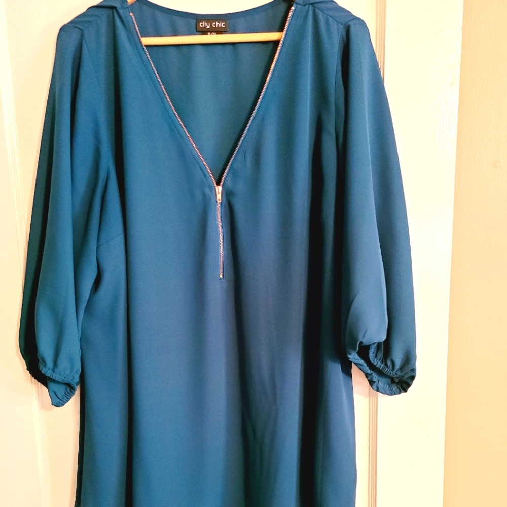 City Chic tunic blouse size XL/22 in rich teal and rose gold colored zip